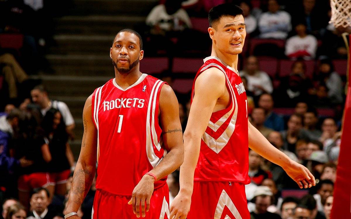 姚明为什么去nba费用那么少(为什么姚明在火箭最高年薪一千多万，到他手里却只有三百多万？)