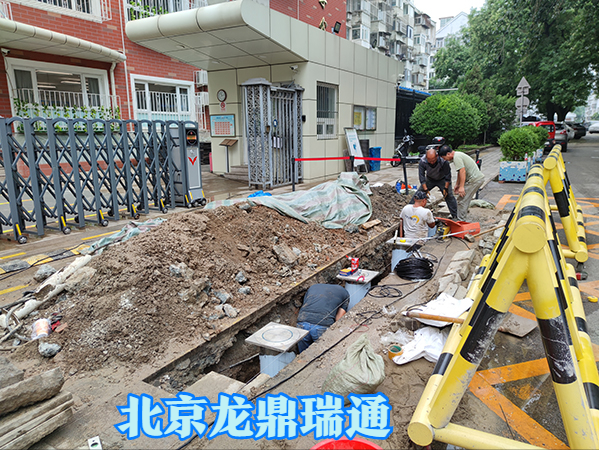 北京市东城区史家小学分校全自动液压升降柱