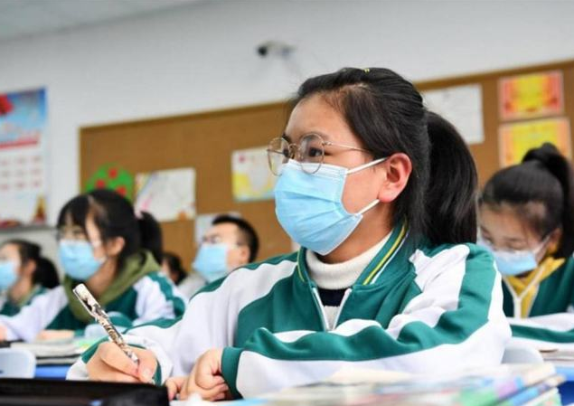 中小学超长寒假来临，各省份放假时间公布，学生们的快乐又回来了