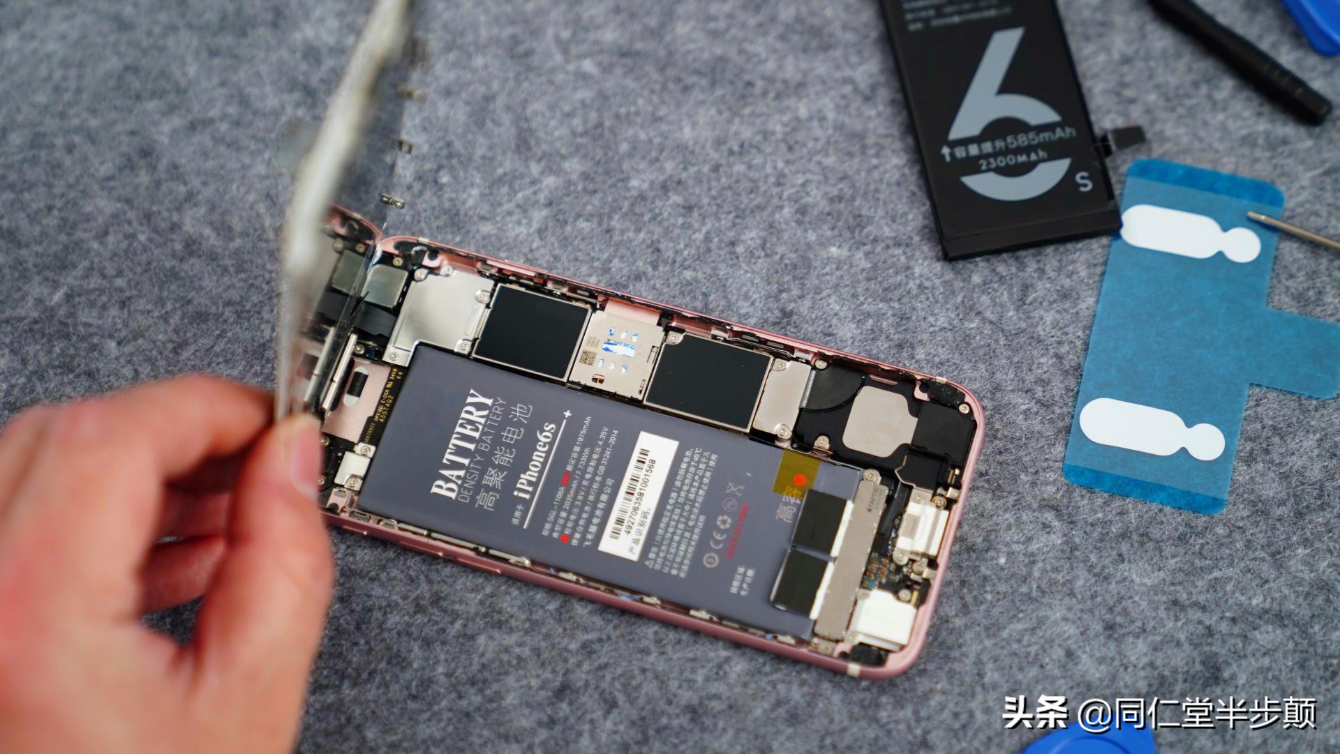 手机卡得不知所措？手把手教你更换大容量电池焕发新生