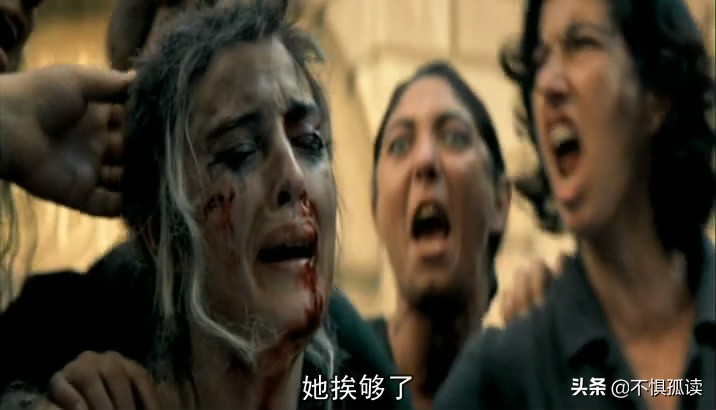 《西西里的美丽传说》：她因为太美丽，被嫉妒的女人群殴、剃光头