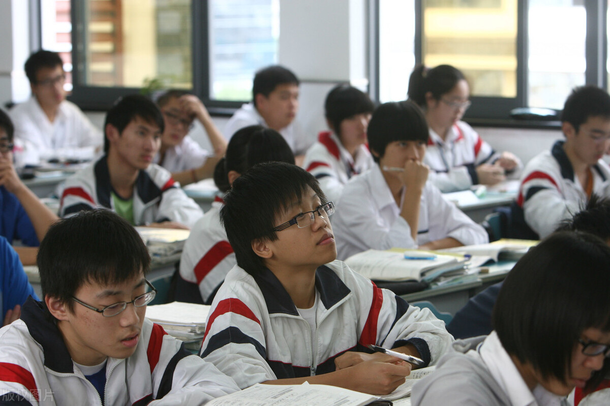 高中英语阅读课经验教师和新手教师纠正反馈语使用的观察和分析