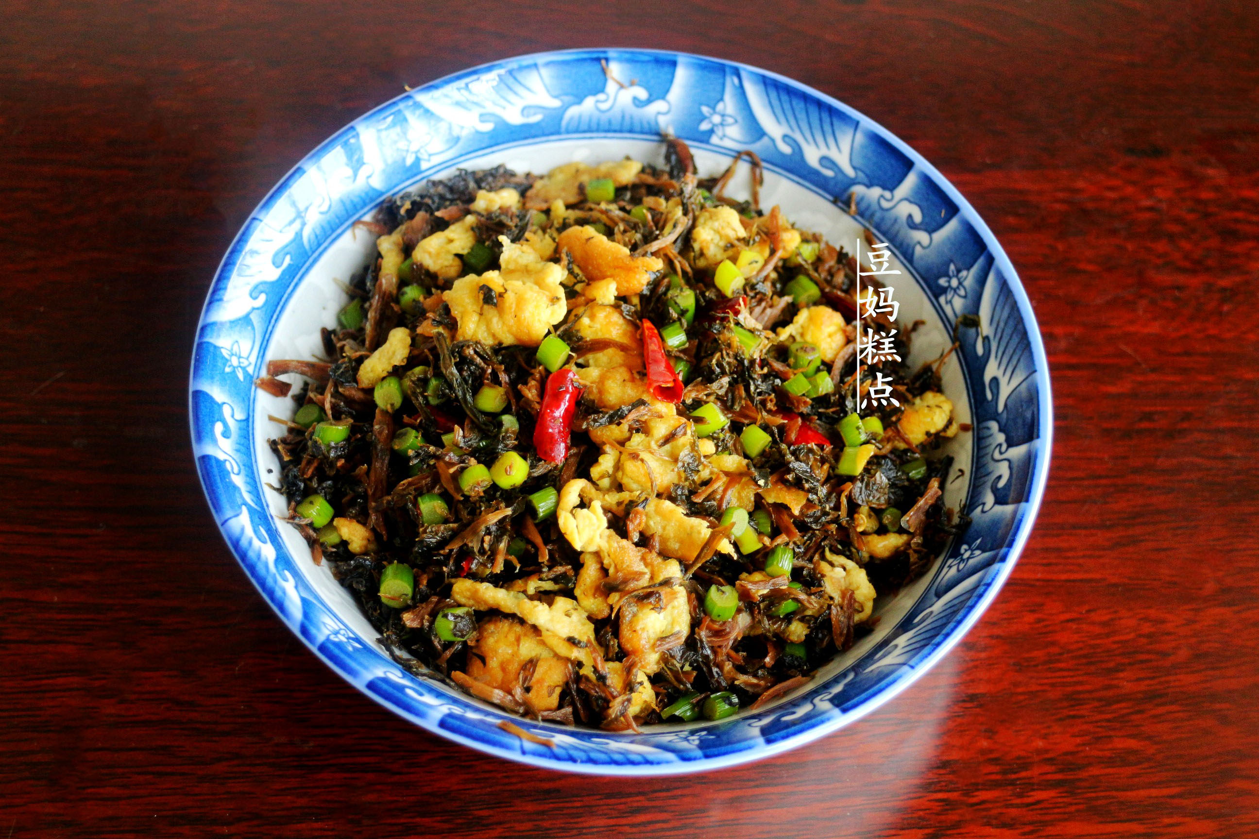 这菜是南方特色菜，加3个鸡蛋一炒，咸香下饭，炒一次可吃一周