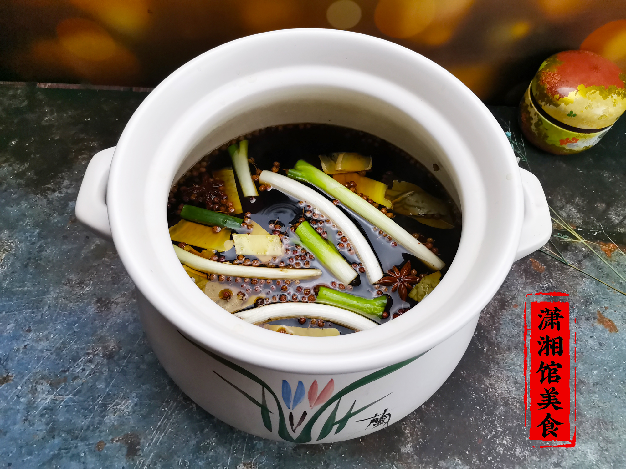 茶叶蛋，要记准“1泡2熬3碎4浸”，茶蛋入味才彻底，家人更爱吃