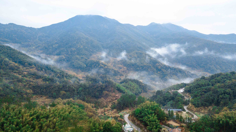 南昌哪里能晚上看足球比赛(烟雨三月湾里，尽享运动养生之旅)