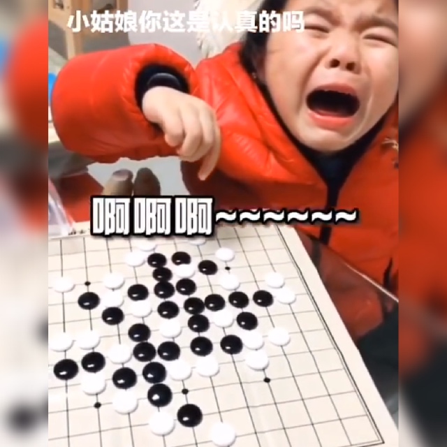 女儿和爸爸下五子棋用尽浑身解数，结果引网友热议：让她赢一把