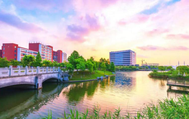 华东理工大学校区（瞩目）