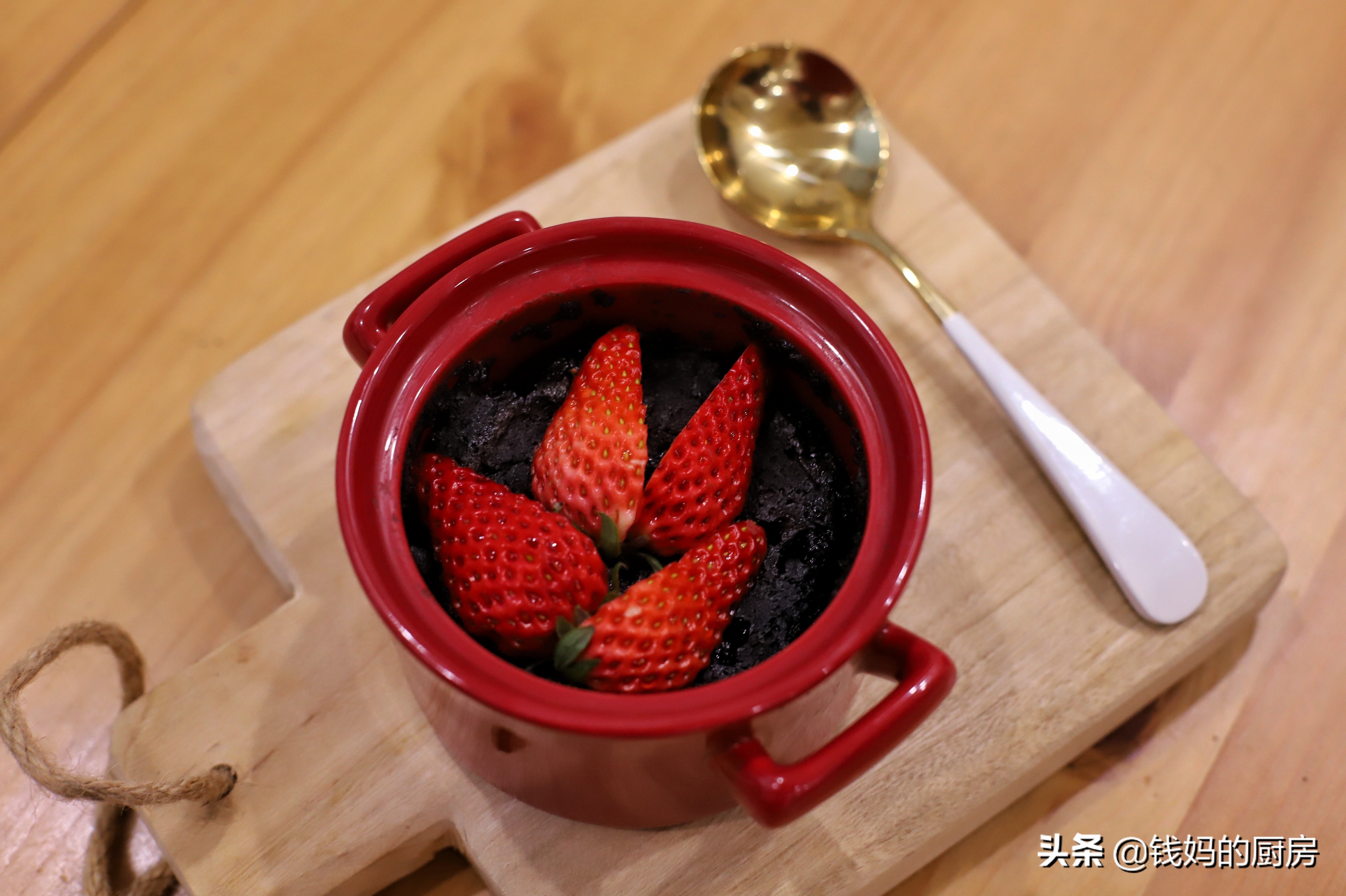 网上很火的1分钟微波炉蛋糕，看了教程，网友：手残星人有救了