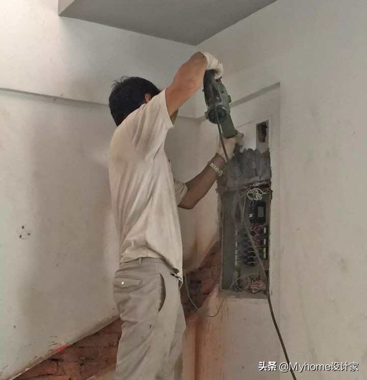 监工验收要留意的9件事，保证你卫生间不漏水、客厅瓷砖不拱顶