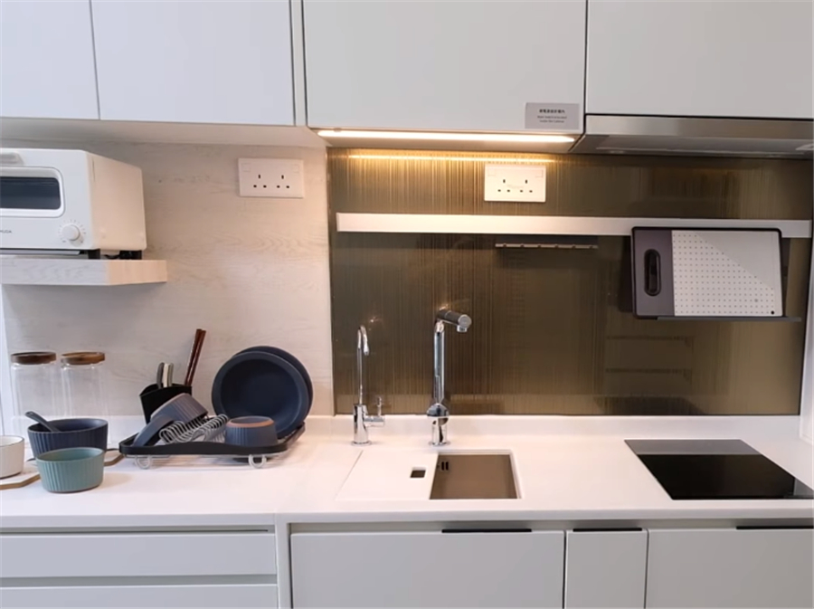 香港夫妻简装31㎡蜗居，“鸳鸯色”墙面烘托北欧风，小户型也精致