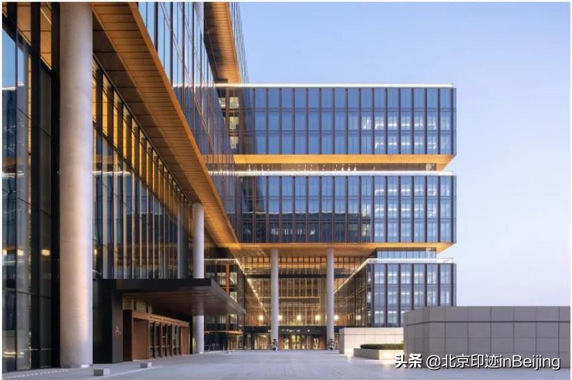 亚洲金融大厦：“九宫格”里的建筑巧思