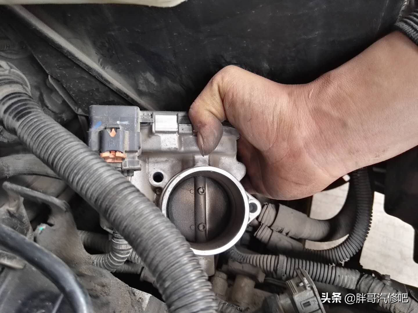 10万公里的车该如何保养？检查不是走马观花，保养不只是换机油