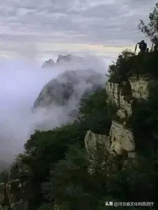 寻一处安逸，静听雨落，细赏美景