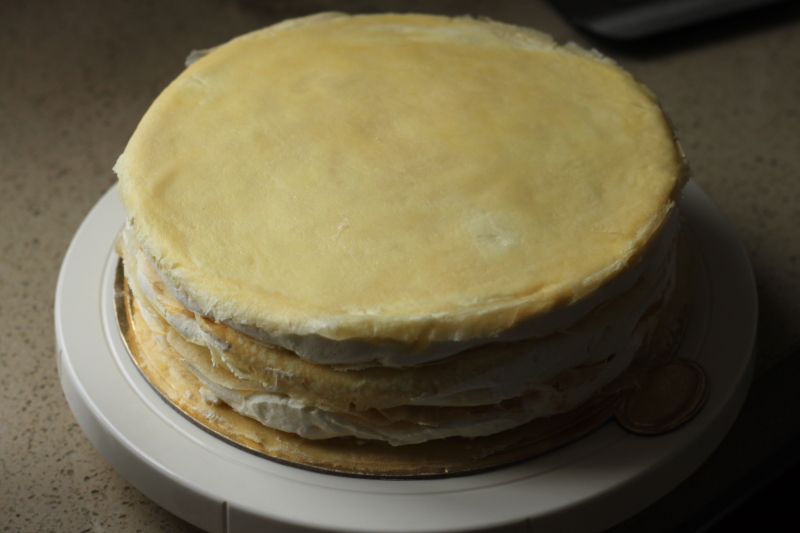 网红店60多一小片的千层蛋糕，有不粘锅和一个爱动的小朋友就能做