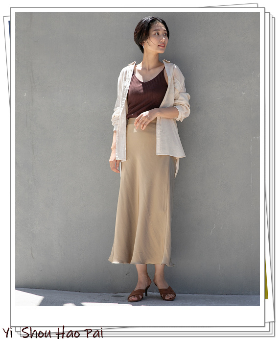 米色半身裙的秋季搭配推荐