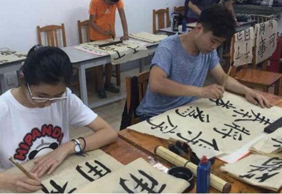 高考状元总分725分，作文满分，看了她的作文字迹，高分实至名归