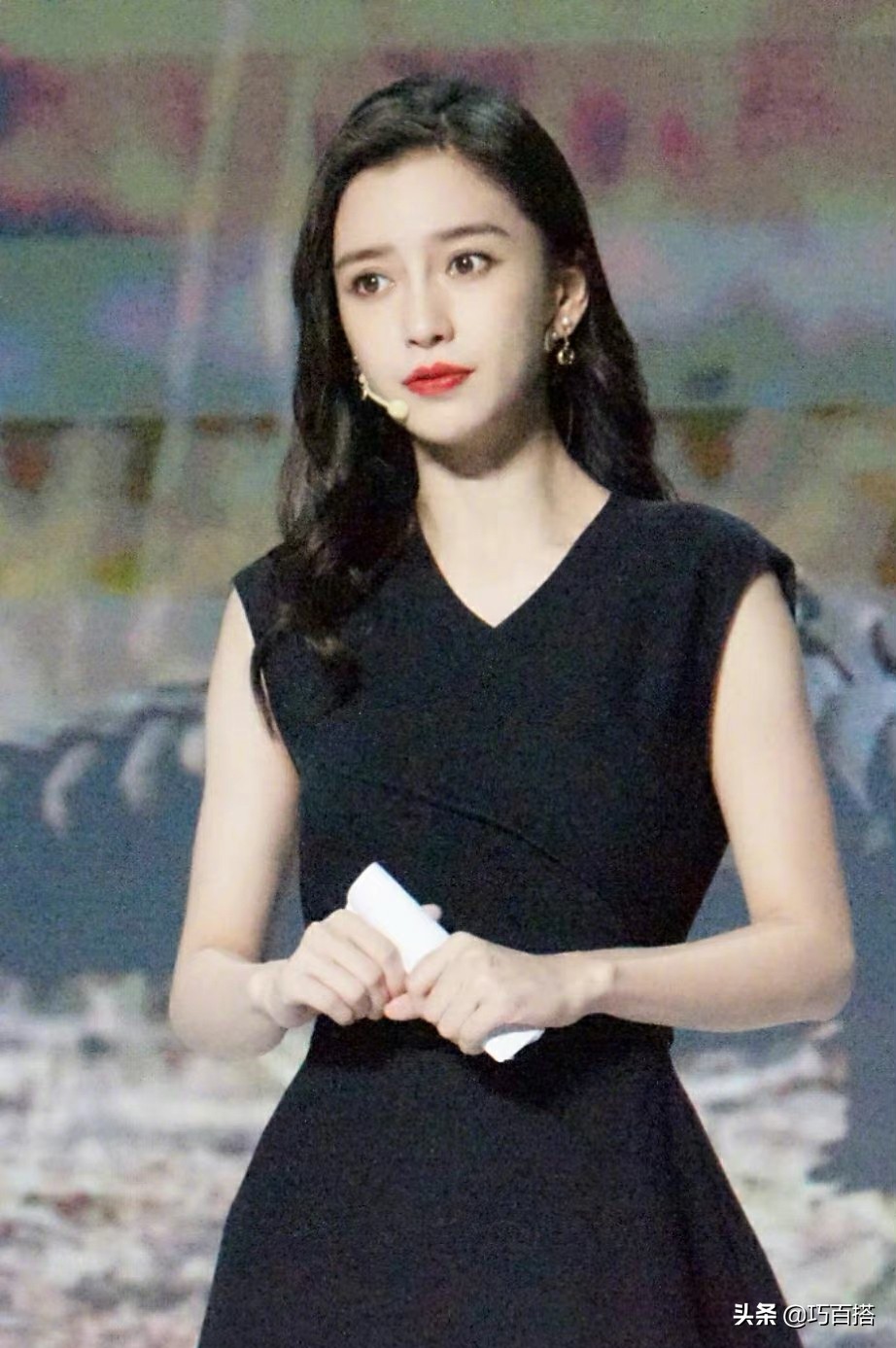 Angelababy生图登上热搜,32岁依旧能打,网友直呼老天爷赏饭吃