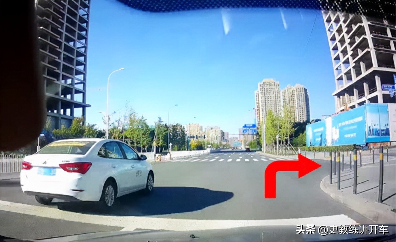 三种不同路况下，新手司机右转弯，如何判断打轮时机？