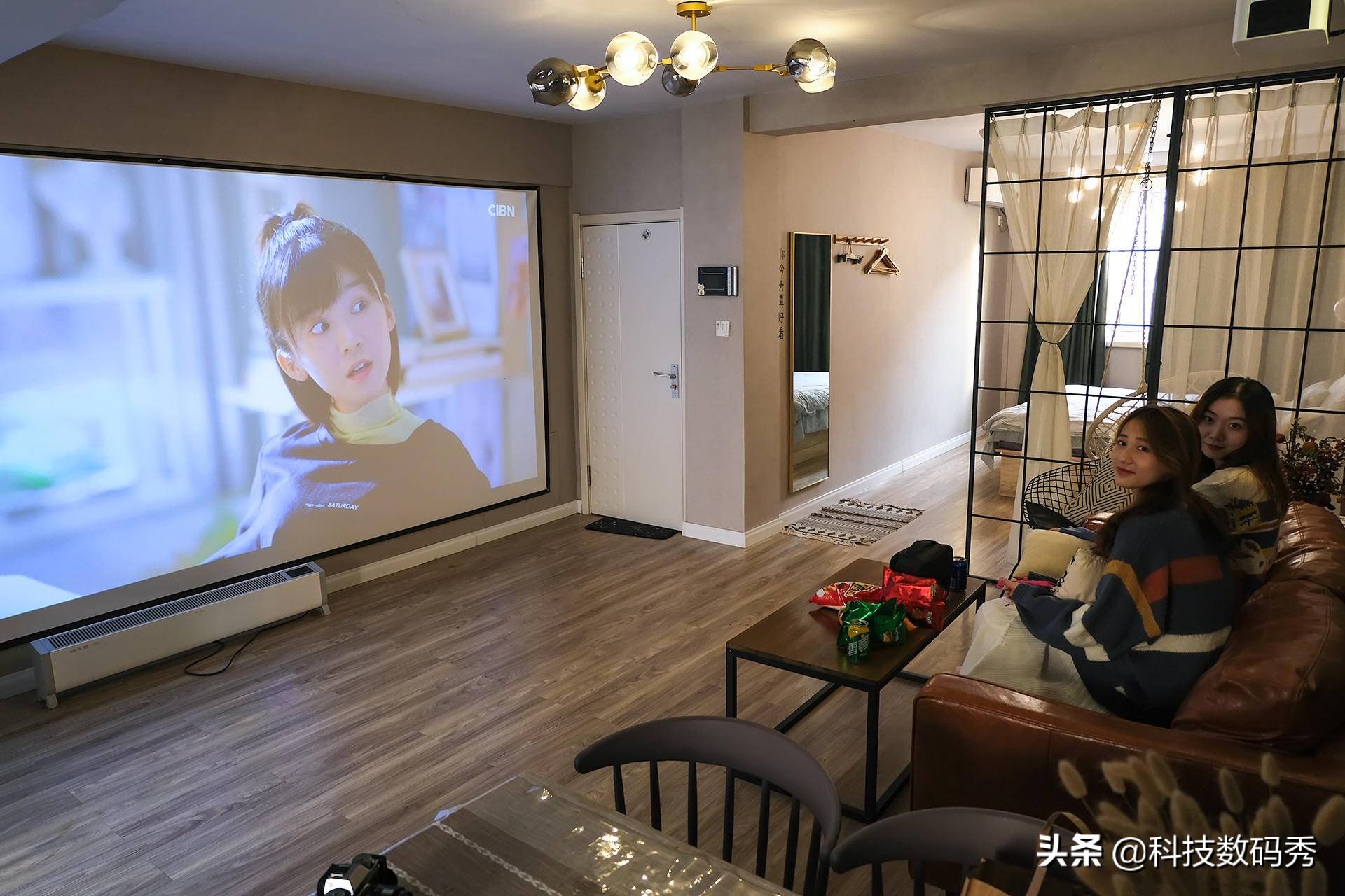 轻奢家庭影院1080P高清投影，激光自动对焦，当贝D3X测评