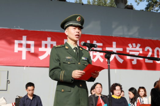 辅导员更加青睐哪些学生？军训期间做到这些，竞选班干部更容易