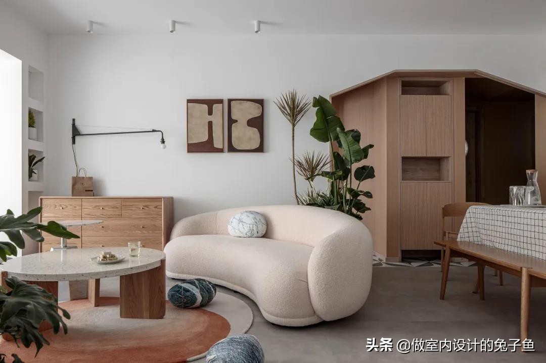 年轻夫妻的80㎡两居室，因“圆形”布置而走红，不要电墙太香了