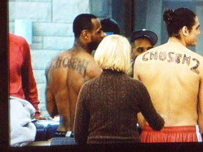nba为什么都纹身(NBA球星纹身的含义：詹姆斯纹身霸气十足，科比肩膀上的蝴蝶皇冠)
