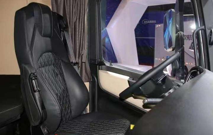 格拉默有多牛?一张座椅让卡友尽享奔驰重卡驾乘体验