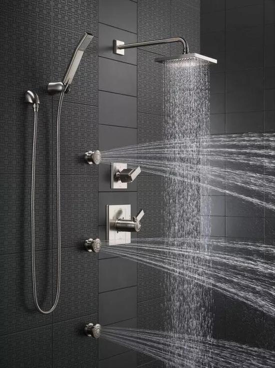 市面上带顶喷的花洒,沐浴管基本都是不锈钢,龙头都是铜,喷头多为abs