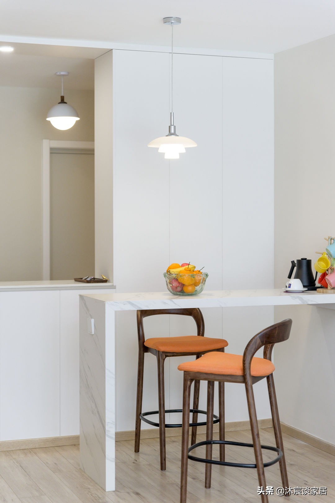 她家不做吊顶也不做背景，不断给空间“减负”，真是越简单越好看