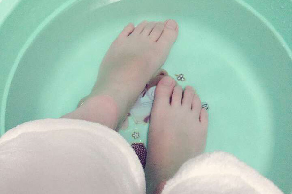 老没老，看看脚就知道！分享几个脚部养生方法，养好双脚寿命长