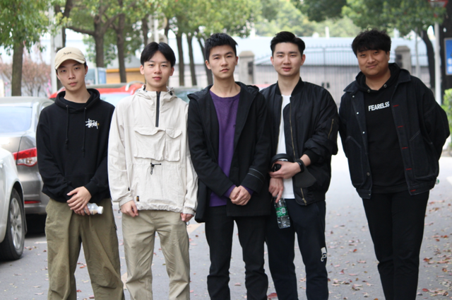 家长：大学生一个月生活费多少合适？辅导员说出答案，1500元足够