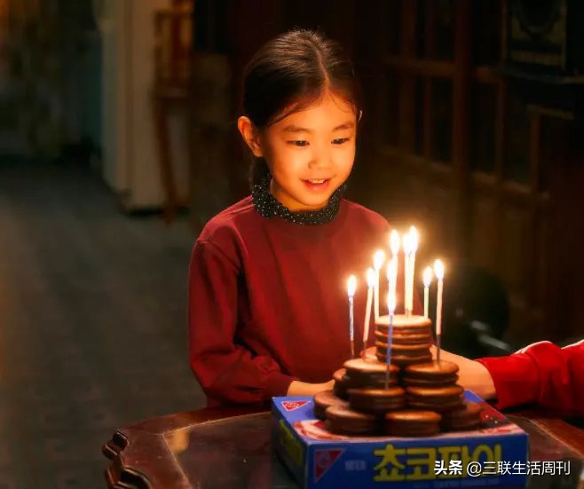 两次成“老赖”九岁女童背后的不幸与幸：曾遭遇父杀母生活颠沛流离，如今在新家庭中“享受生活”