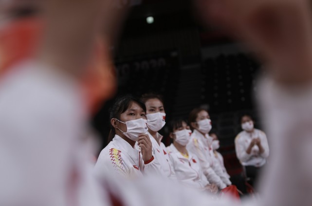 轮椅篮球(历史最好成绩！中国女子轮椅篮球队摘得残奥会银牌)