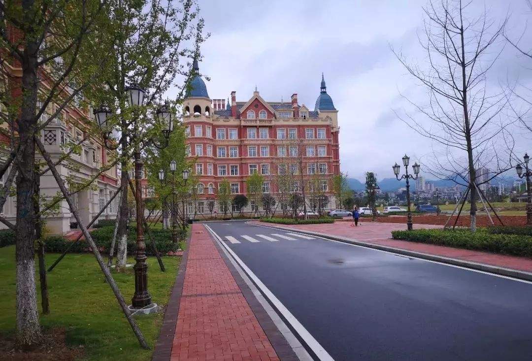 进入大学一个月了，感觉怎么样？我来告诉你