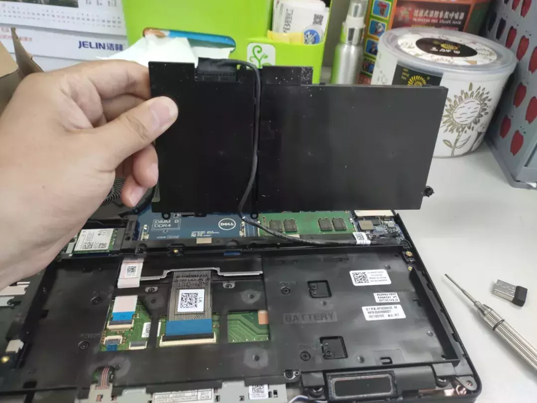 戴尔笔记本电脑拆机(dell 戴尔latitude 5480拆机换电池)