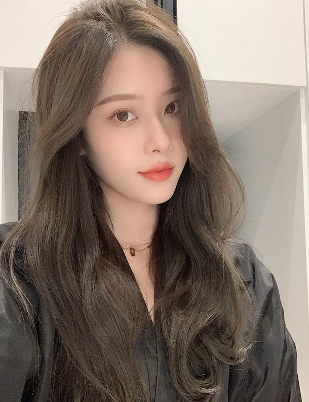 女生百搭的"发型":锁骨发温柔,气垫烫减龄,适合各种脸型