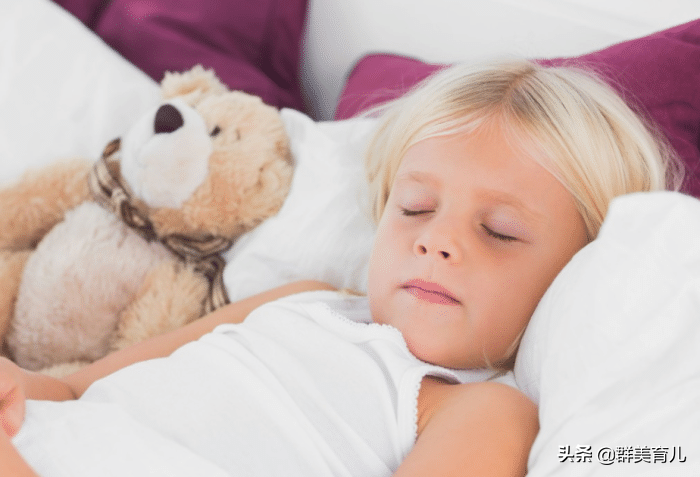 小孩练功房换衣服，遭不明人偷窥，保护孩子刻不容缓