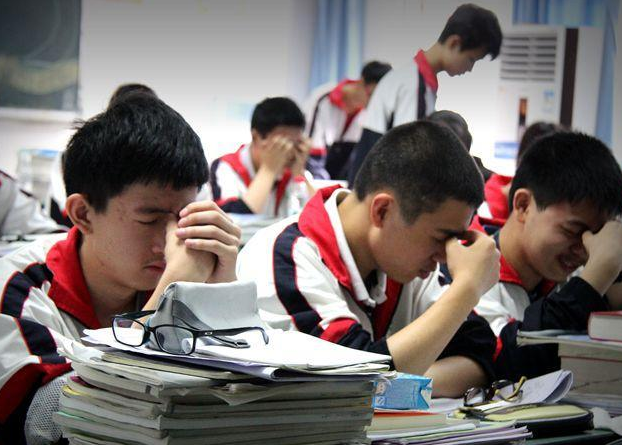 高考为啥不能用统一试卷，确保“公平”岂不更好？事实并非如此