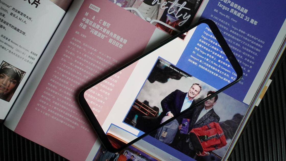 这可能是看电影最爽的手机。是鲨鱼游戏的手机2深度的体验。