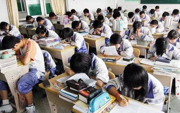 20年高考新规，复读生将受影响，了解“报考标准”对高考更有利