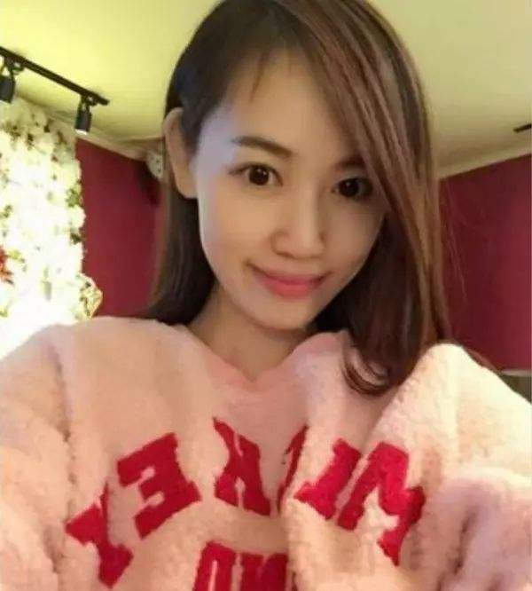 马蓉：家境优越颇具才气，写得一手好字，21岁做记者时改变了命运