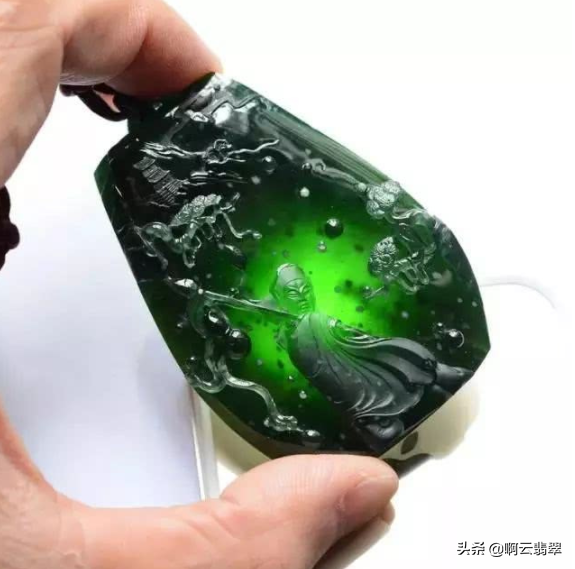翡翠所有颜色，翡翠颜色丰富，我们该如何挑选各种颜色的翡翠？