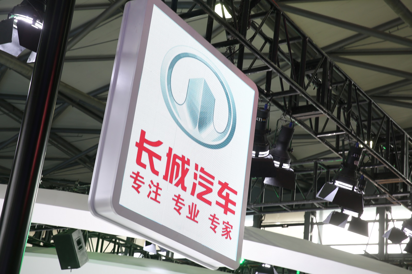 长城全尺寸SUV山海炮，配Hi4混动，9月21日上市。