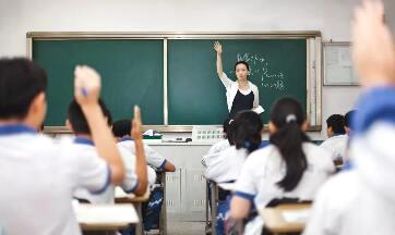 12岁男孩出现怪病，被催眠后说出2年前教室里的秘密