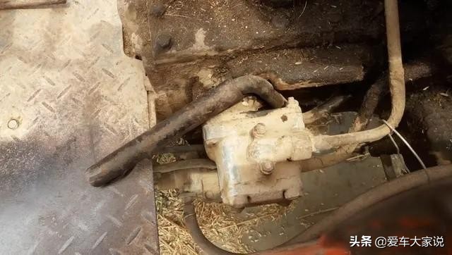 拖拉機(jī)很難開嗎？拖拉機(jī)手：看著簡(jiǎn)單，上手很難