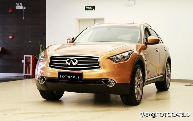 英菲尼迪FX37 3.7L V6实拍，让宝马X5/Q7吃灰的异类，售价79.9万