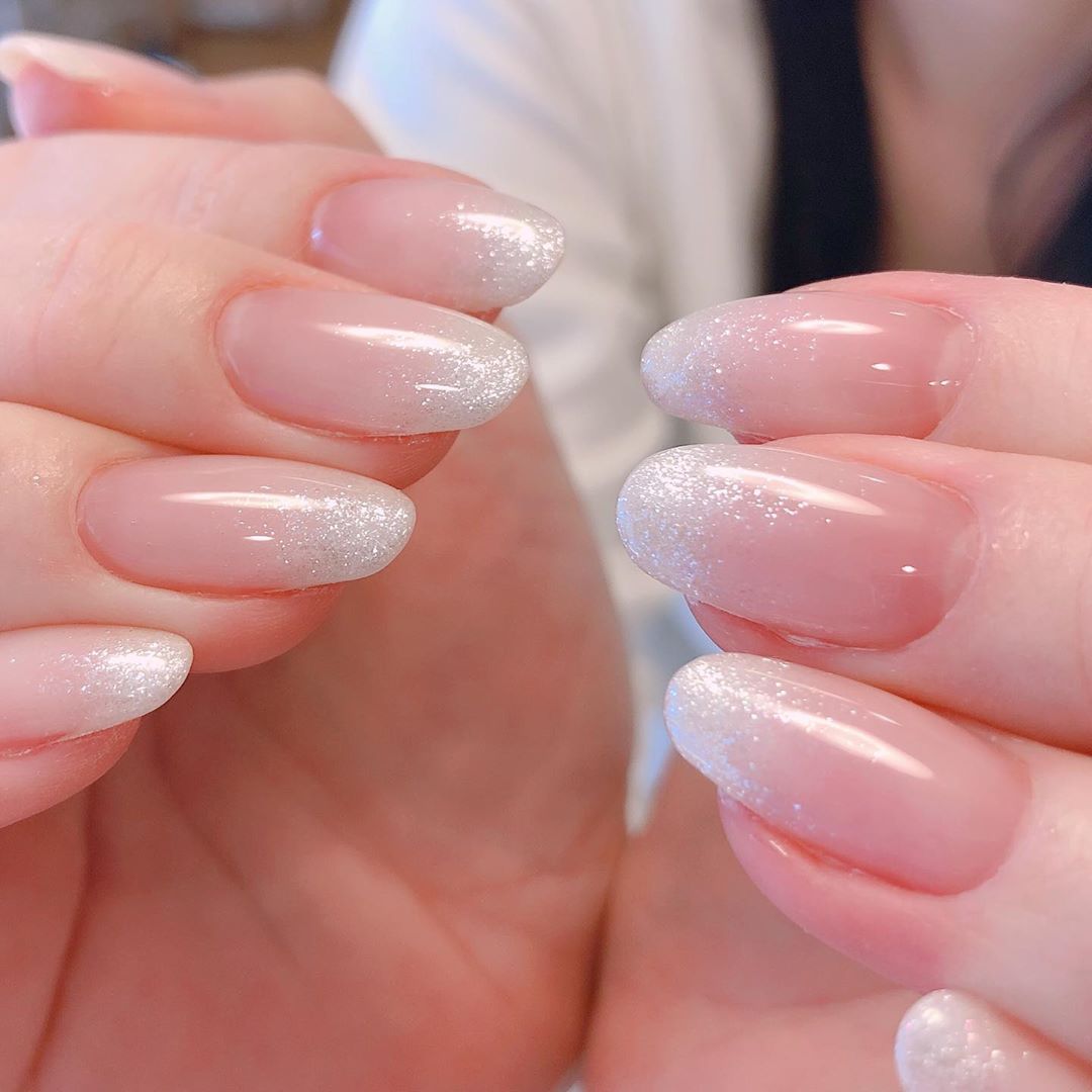 「美甲图片」原来夏季最热门的美甲还是简约风,好看不过时