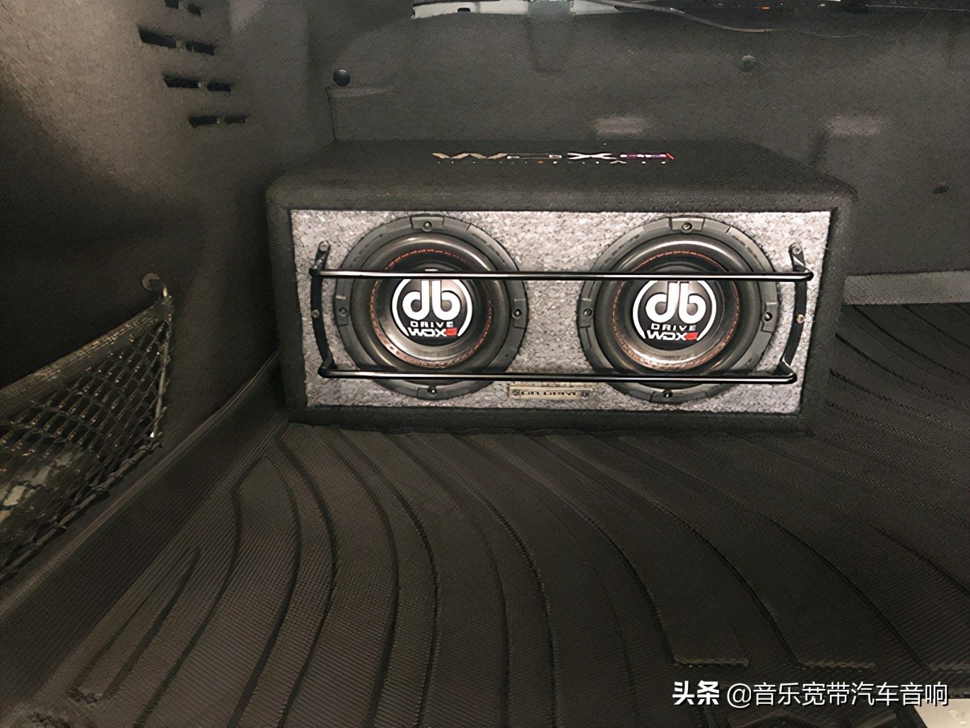 新款奥迪A6改装日本PHASS妃仕三分频 享受羊毛盘喇叭纯净的声音