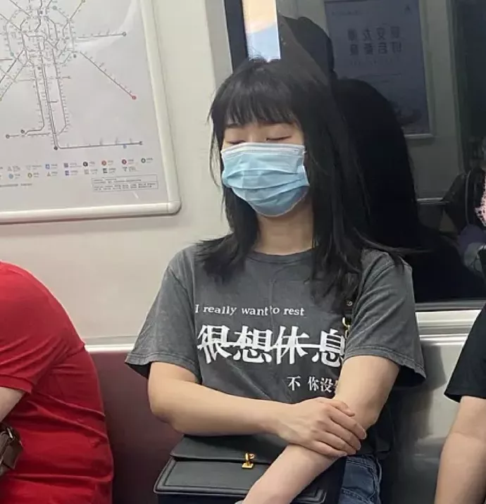 这些衣服的slogan不止酷,还有态度