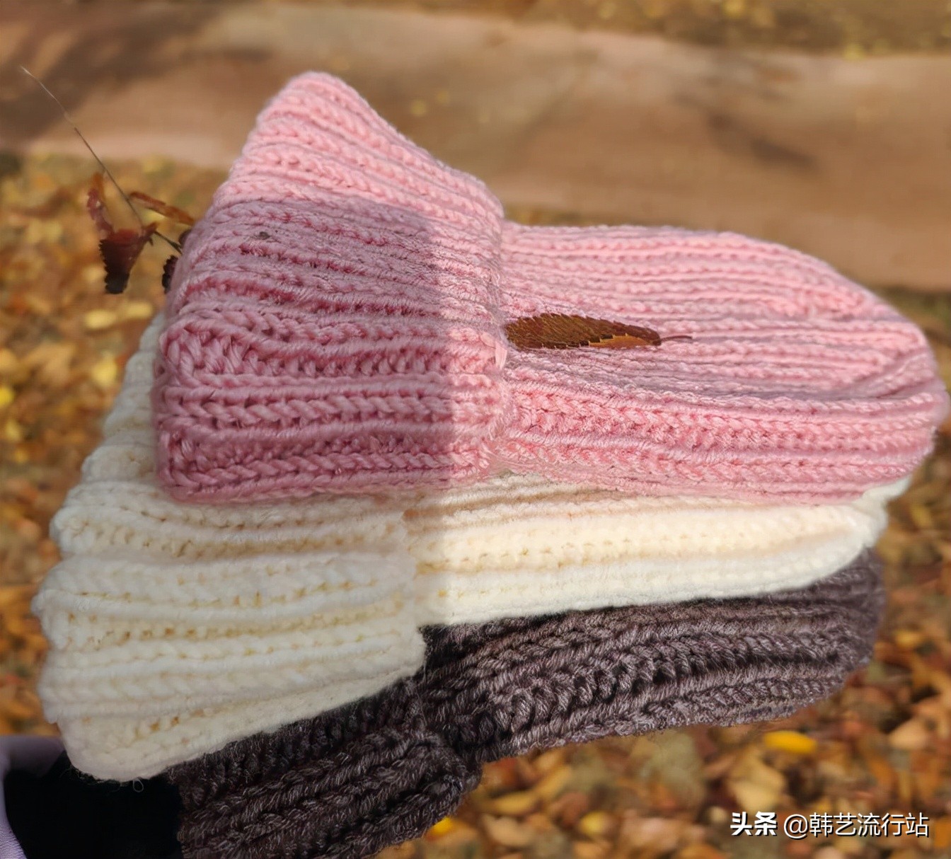 这几款简单时尚的韩国编织帽，请你在寒冷的冬季学起来吧